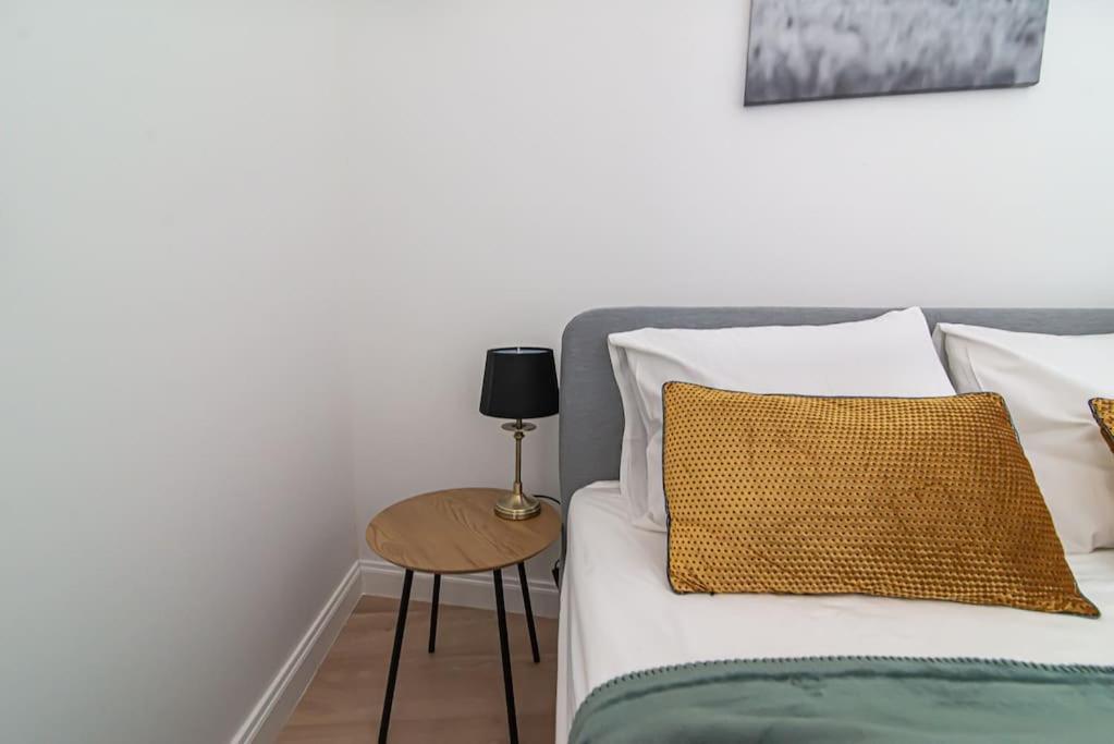 New And Modern In Old Town By Urban Rent *
