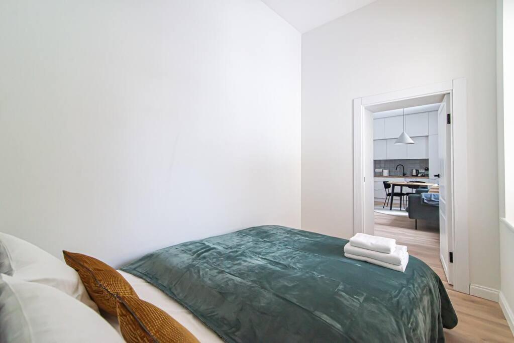 New And Modern In Old Town By Urban Rent